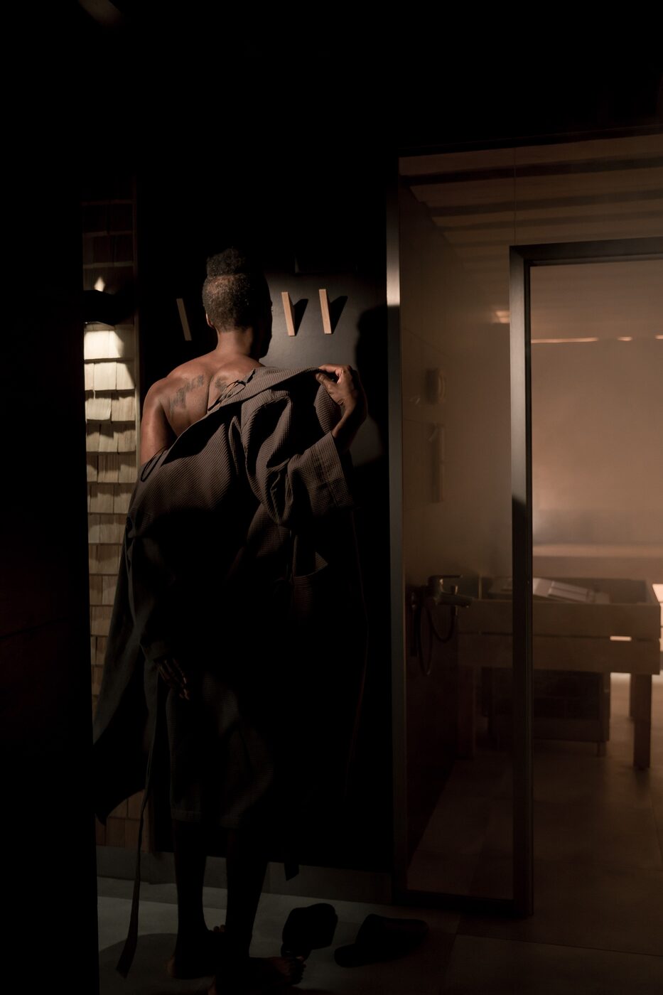 Guest leaving the private cabin at Tempo Studio